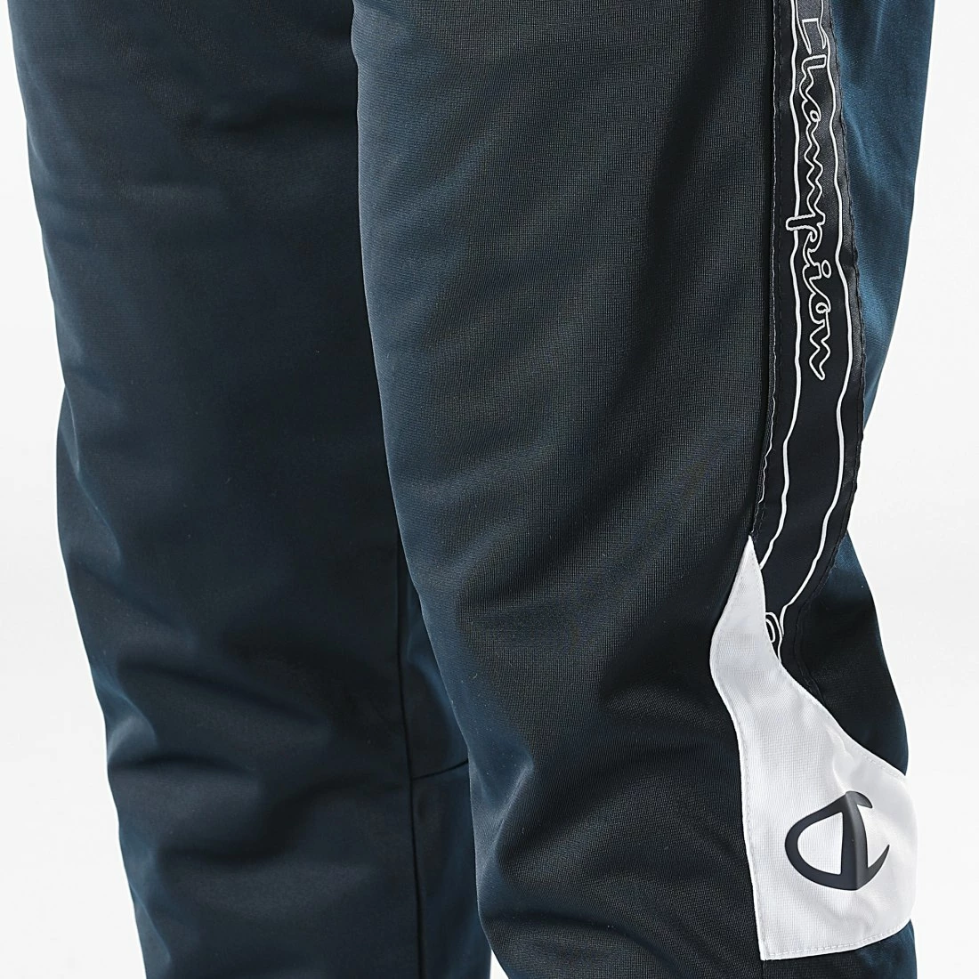 Pantalon Jogging A Bandes 216614 Bleu Marine de Champion 3 Pantalon Jogging A Bandes 216614 Bleu Marine de Champion – Image 2