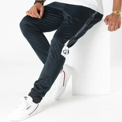 Pantalon Jogging A Bandes 216614 Bleu Marine de Champion 7 Pantalon Jogging A Bandes 216614 Bleu Marine de Champion -Champion Soldes champion 275122 216614 BS501 20210723T144442 03