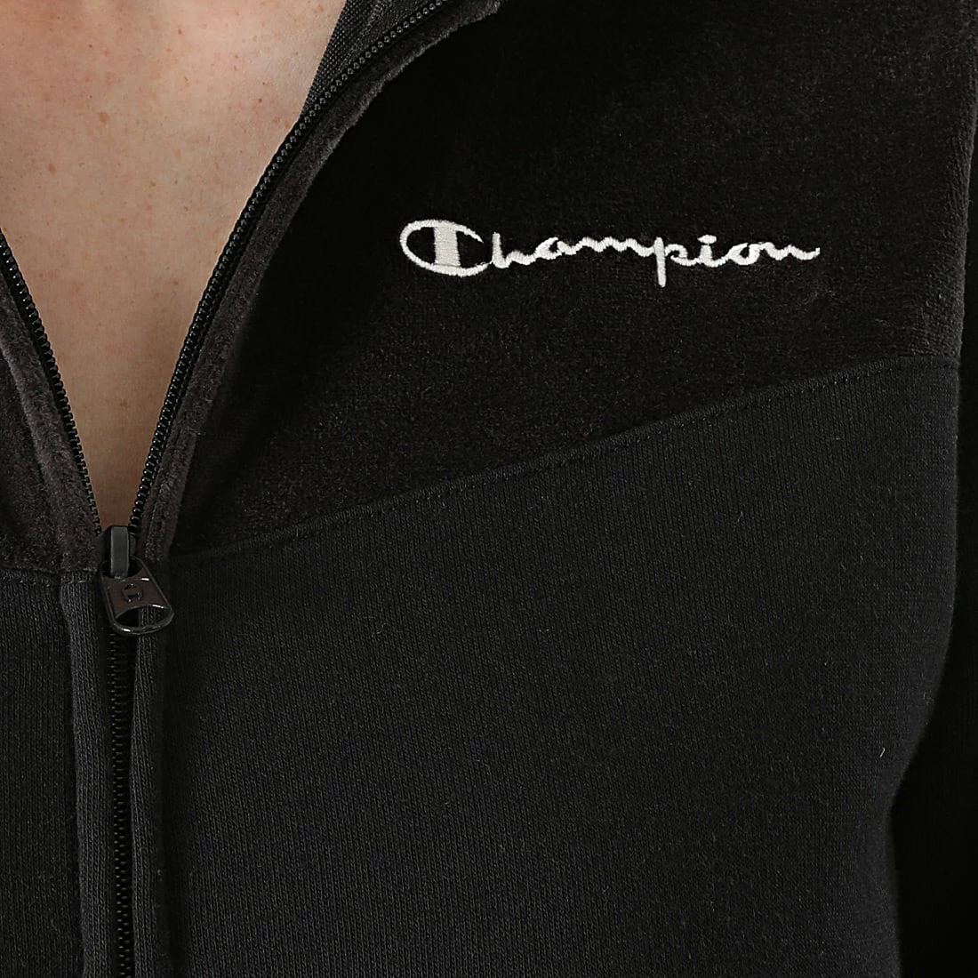 Veste Zippée Femme A Bandes 114437 Noir de Champion 3 Veste Zippée Femme A Bandes 114437 Noir de Champion – Image 2