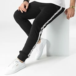 Pantalon Jogging A Bandes 217187 Noir de Champion 8 Pantalon Jogging A Bandes 217187 Noir de Champion -Champion Soldes champion 302052 217187 KK001 20220217T152558 03