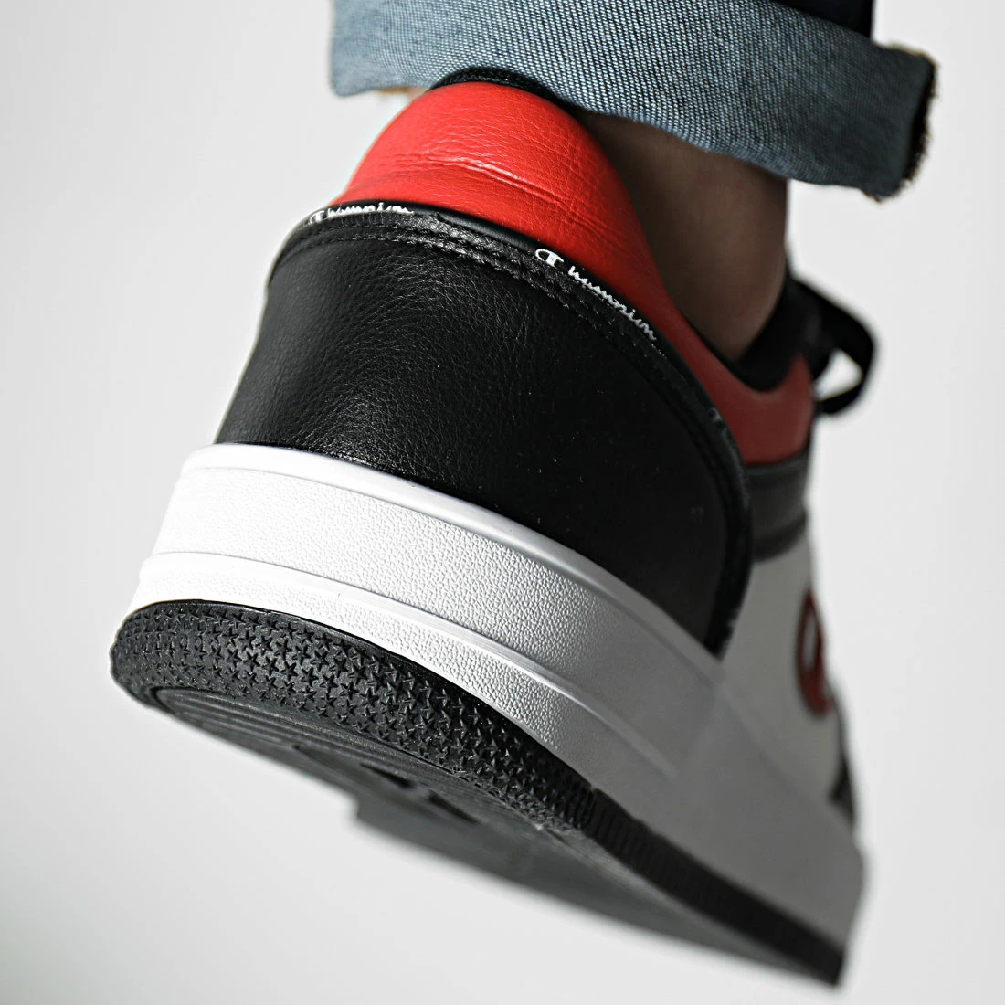 Baskets Rebound 2 Low S21727 Black White Red de Champion 6 Baskets Rebound 2 Low S21727 Black White Red de Champion – Image 4