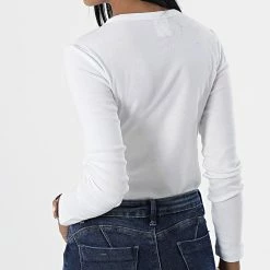 Tee Shirt Manches Longues Femme 115431 Blanc de Champion 9 Tee Shirt Manches Longues Femme 115431 Blanc de Champion -Champion Soldes champion 327865 115431 WW001 20220802T161016 04