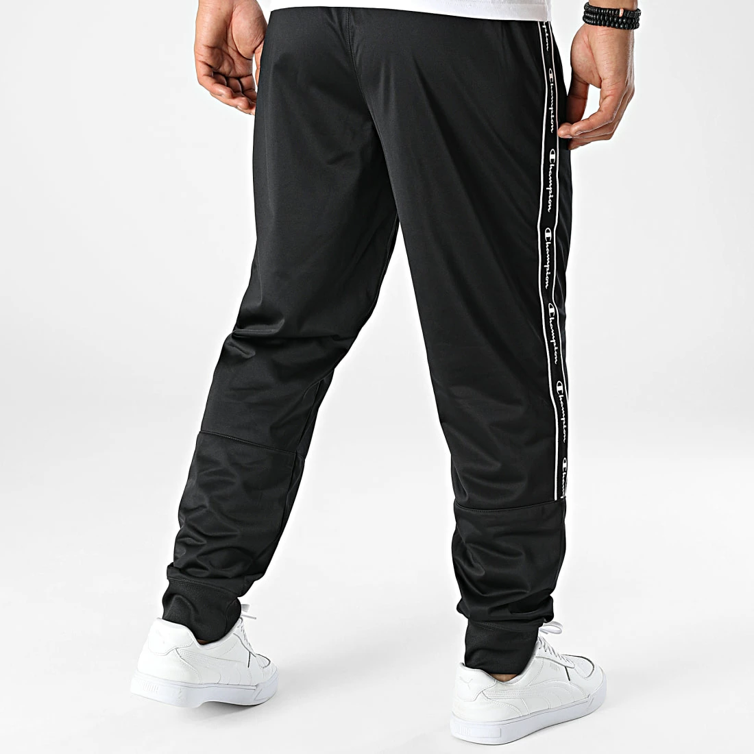 Pantalon Jogging A Bandes 217839 Noir de Champion 6 Pantalon Jogging A Bandes 217839 Noir de Champion – Image 4
