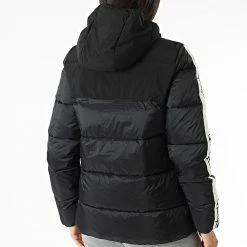 Doudoune Capuche Femme A Bandes 115755 Noir de Champion 9 Doudoune Capuche Femme A Bandes 115755 Noir de Champion -Champion Soldes champion 331531 115755 KK001 20220823T145923 04