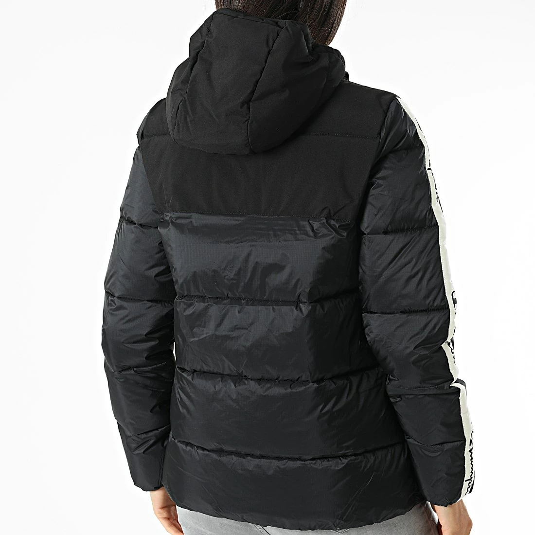 Doudoune Capuche Femme A Bandes 115755 Noir de Champion 6 Doudoune Capuche Femme A Bandes 115755 Noir de Champion – Image 4