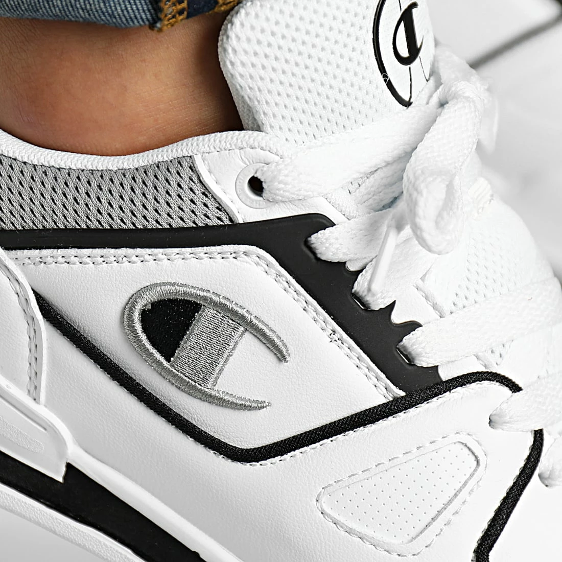 Baskets Sneakers 3 Point Low S21882 White Black Grey de Champion 4 Baskets Sneakers 3 Point Low S21882 White Black Grey de Champion – Image 2