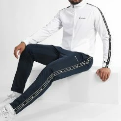 Ensemble De Survetement A Bandes 218098 Blanc Bleu Marine de Champion 10 Ensemble De Survetement A Bandes 218098 Blanc Bleu Marine de Champion -Champion Soldes champion 339696 218098 WW001 20220929T163857 05