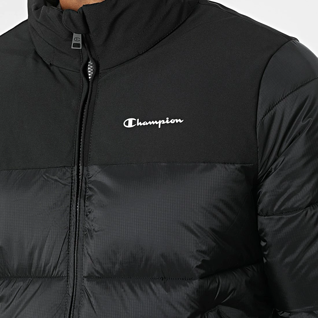 Doudoune Capuche 218079 Noir de Champion 3 Doudoune Capuche 218079 Noir de Champion – Image 2