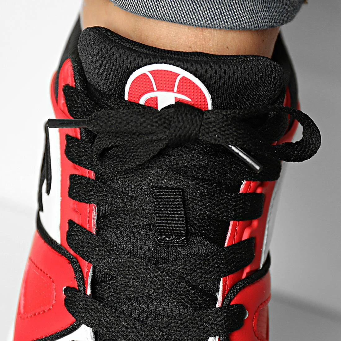 Baskets 3 Point Low S21882 Red White Black de Champion 5 Baskets 3 Point Low S21882 Red White Black de Champion – Image 3