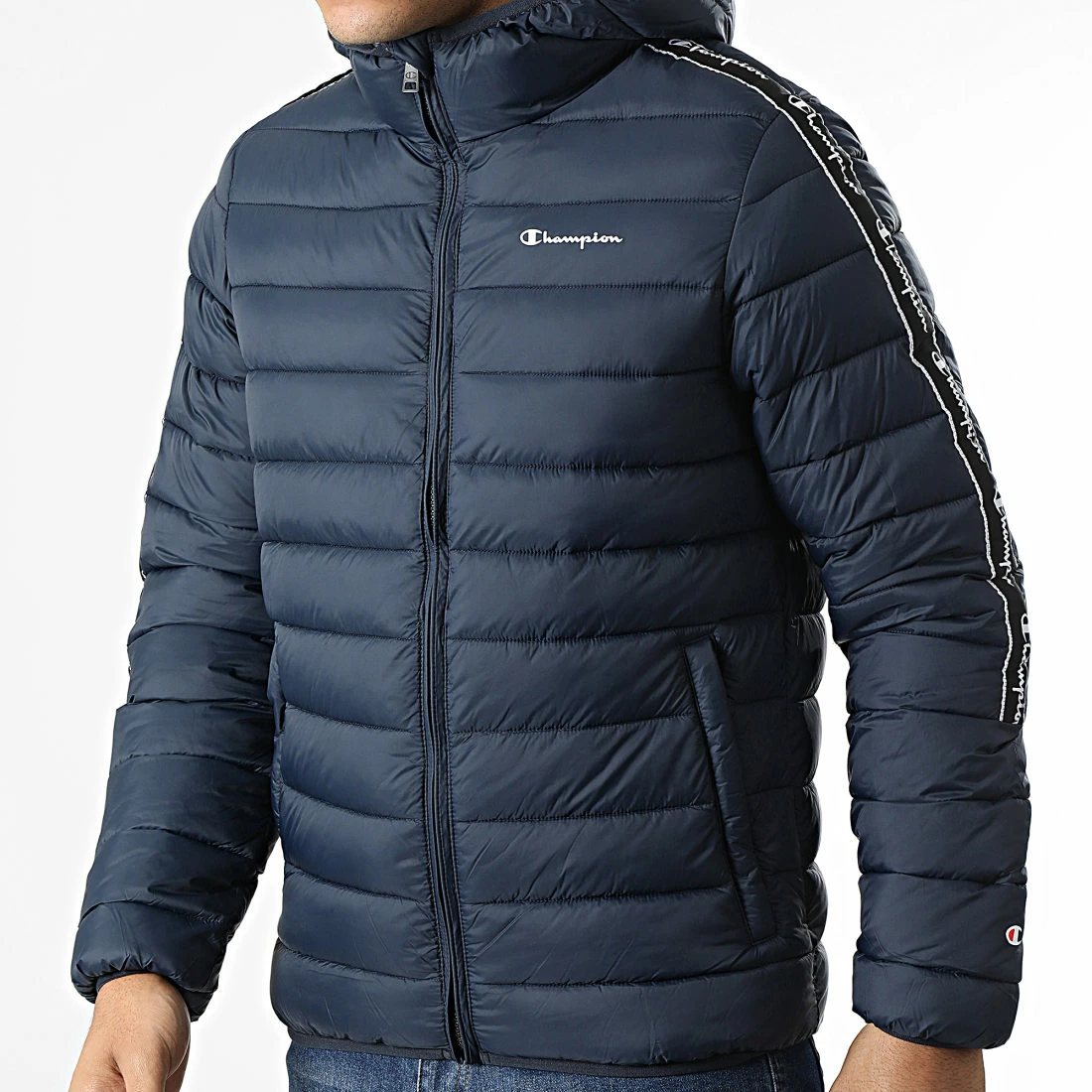 Doudoune Capuche A Bandes 218075 Bleu Marine de Champion 5 Doudoune Capuche A Bandes 218075 Bleu Marine de Champion – Image 3